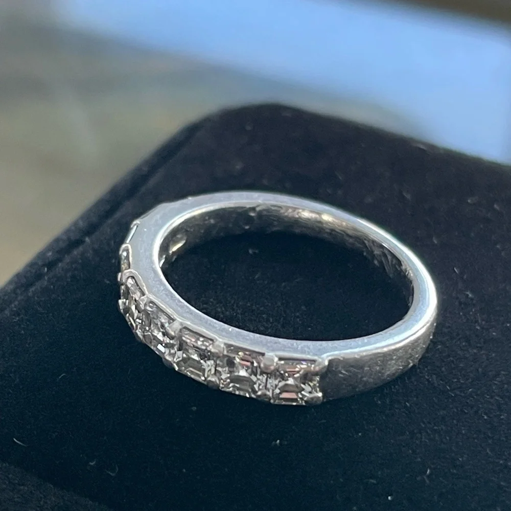 Eight Stone Asscher Diamond Ring In Platinum (1.5Ct. Tw. - H-I / SI1-SI2). - Picture 4 of 6